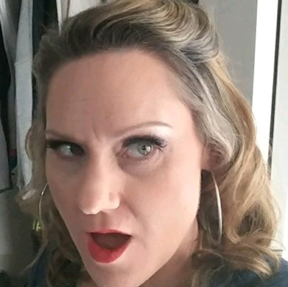 Meet your Posher, Dina